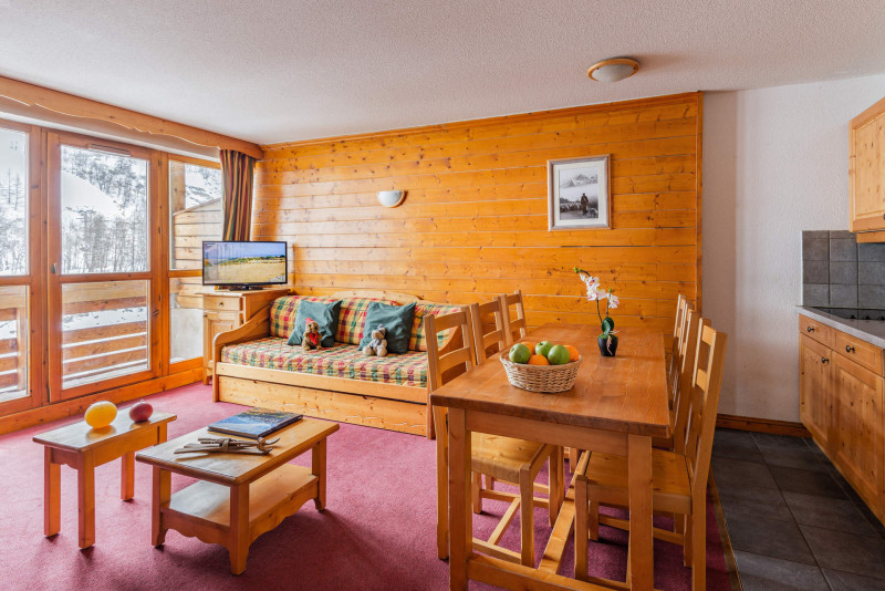 SALON - APPARTEMENT 4 PERSONNES - CHALETS DU GALIBIER LAGRANGE - VALLOIRE MOULIN BENJAMIN - VALLOIRE RESERVATIONS SALON - APPARTEMENT 4 PERSONNES - CHALETS DU GALIBIER LAGRANGE - VALLOIRE MOULIN BENJAMIN - VALLOIRE RESERVATIONS