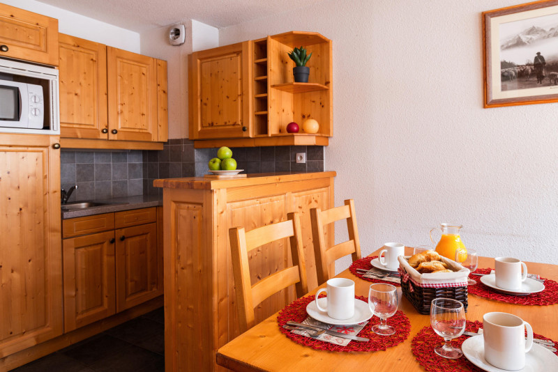 COIN CUISNE - APPARTEMENT 4 PERSONNES - CHALETS DU GALIBIER LAGRANGE - VALLOIRE MOULIN BENJAMIN COIN CUISNE - APPARTEMENT 4 PERSONNES - CHALETS DU GALIBIER LAGRANGE - VALLOIRE MOULIN BENJAMIN