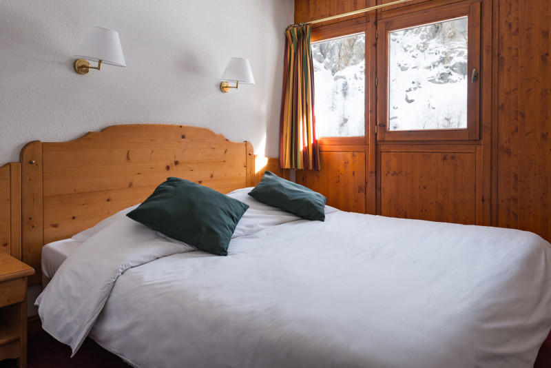 CHAMBRE - APPARTEMENT 4 PERSONNES- CHALETS DU GALIBIER LAGRANGE - VALLOIRE MOULIN BENJAMIN CHAMBRE - APPARTEMENT 4 PERSONNES- CHALETS DU GALIBIER LAGRANGE - VALLOIRE MOULIN BENJAMIN