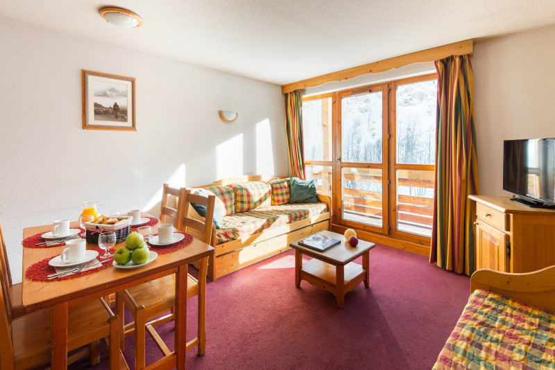 SALON - APPARTEMENT 6 PERSONNES- CHALETS DU GALIBIER LAGRANGE - VALLOIRE MOULIN BENJAMIN - VALLOIRE RESERVATIONS SALON - APPARTEMENT 6 PERSONNES- CHALETS DU GALIBIER LAGRANGE - VALLOIRE MOULIN BENJAMIN - VALLOIRE RESERVATIONS