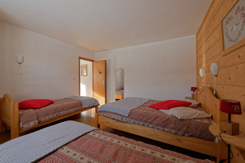 CHAMBRE - MAISON NOTRE NID - APPARTEMENT NOTRE NID - VALLOIRE LA BORGÉ CHAMBRE - MAISON NOTRE NID - APPARTEMENT NOTRE NID - VALLOIRE LA BORGÉ