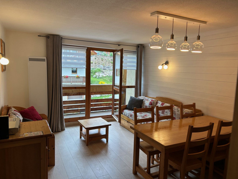 SALON - APPARTEMENT CHALETS DU GALIBIER G38 - MOULIN BENJAMIN VALLOIRE - VALLOIRE RESERVATIONS SALON - APPARTEMENT CHALETS DU GALIBIER G38 - MOULIN BENJAMIN VALLOIRE - VALLOIRE RESERVATIONS