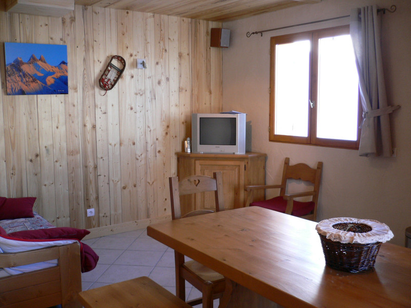 SALON - APPARTMENT FOURCHU CHALET LES AIGUILLES - VALLOIRE LES CLOTS - VALLOIRE RESERVATIONS SALON - APPARTMENT FOURCHU CHALET LES AIGUILLES - VALLOIRE LES CLOTS - VALLOIRE RESERVATIONS