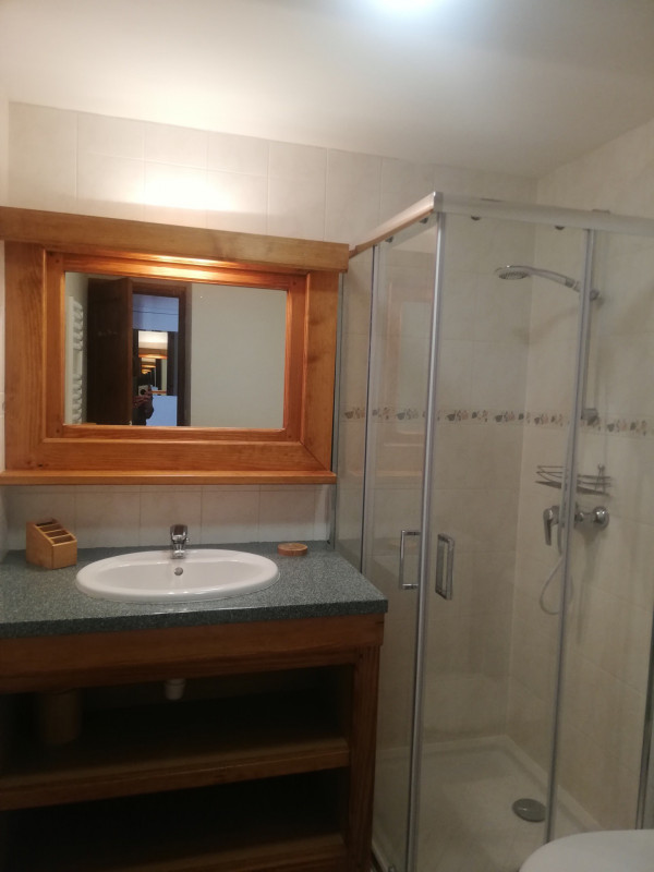 SALLE D'EAU - APPARTEMENT GROS GRENIER A - VALLOIRE LE SERROZ SALLE D'EAU - APPARTEMENT GROS GRENIER A - VALLOIRE LE SERROZ