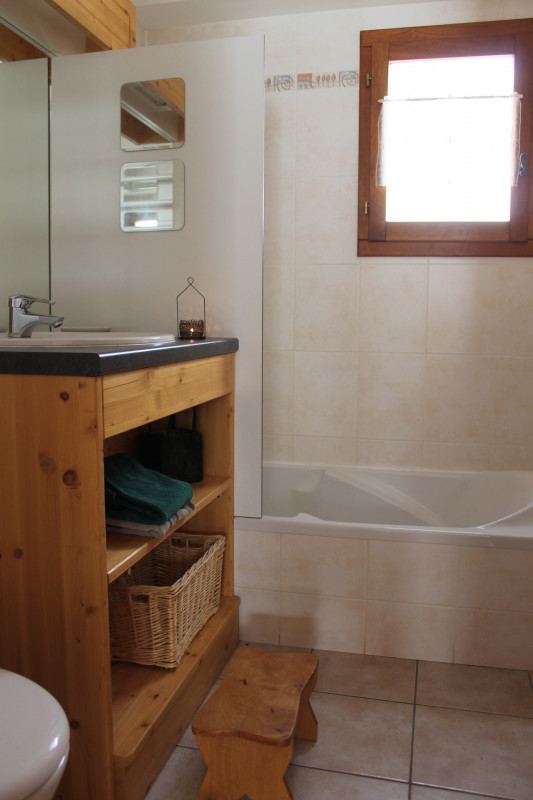 SALLE DE BAIN - APPARTEMENT GROS GRENIER C - VALLOIRE LE SERROZ SALLE DE BAIN - APPARTEMENT GROS GRENIER C - VALLOIRE LE SERROZ