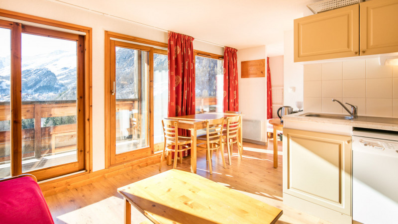 SALON - HAMEAU DE VALLOIRE VACANCEOLE APPARTEMENT 4 PERSONNES - VALLOIRE LES CHOSEAUX - VALLOIRE RESERVATIONS SALON - HAMEAU DE VALLOIRE VACANCEOLE APPARTEMENT 4 PERSONNES - VALLOIRE LES CHOSEAUX - VALLOIRE RESERVATIONS