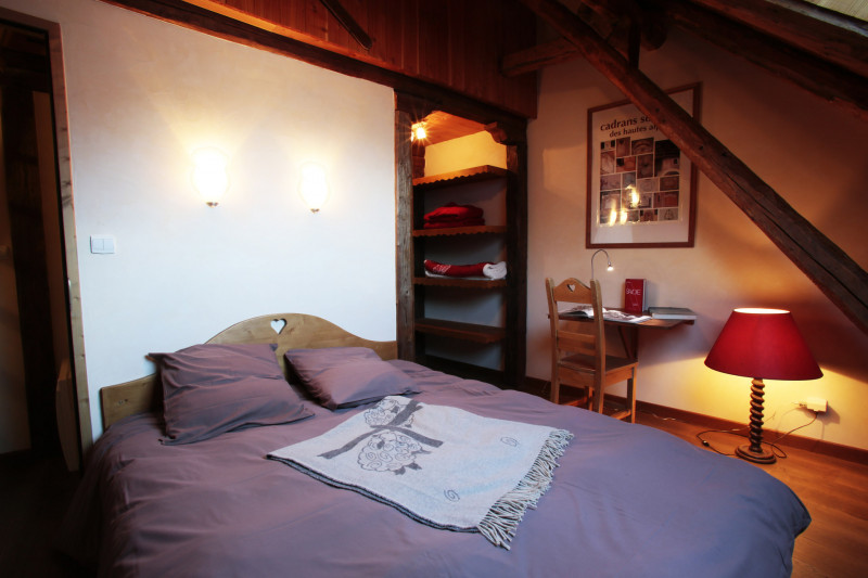 CHAMBRE - APPARTEMENT CHEZ PIERRE ALP DE VIRGILE - VALLOIRE LES VERNEYS CHAMBRE - APPARTEMENT CHEZ PIERRE ALP DE VIRGILE - VALLOIRE LES VERNEYS