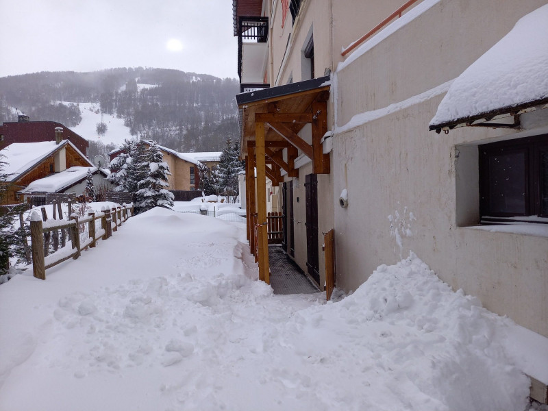 ENTREE - APPARTEMENT LES OURSONS 9 - VALLOIRE CENTRE ENTREE - APPARTEMENT LES OURSONS 9 - VALLOIRE CENTRE