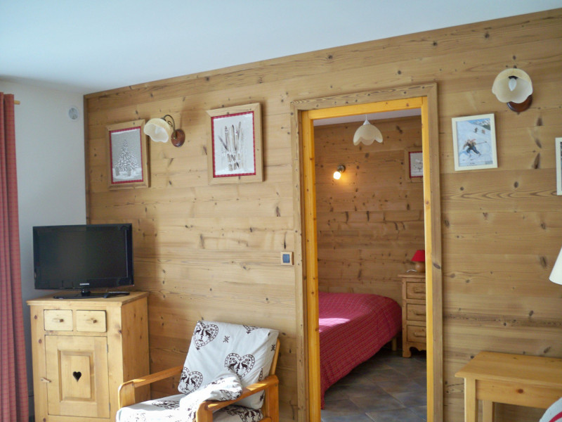 SALON - CHALET LA MOULINIERE APPARTEMENT 2 - VALLOIRE LE SERROZ - VALLOIRE RESERVATIONS SALON - CHALET LA MOULINIERE APPARTEMENT 2 - VALLOIRE LE SERROZ - VALLOIRE RESERVATIONS