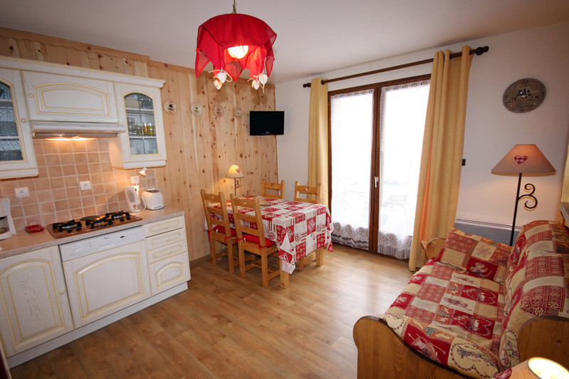 SALON - APPARTEMENT ETOILE D'ARGENT - VALLOIRE CENTRE - VALLOIRE RESERVATIONS SALON - APPARTEMENT ETOILE D'ARGENT - VALLOIRE CENTRE - VALLOIRE RESERVATIONS