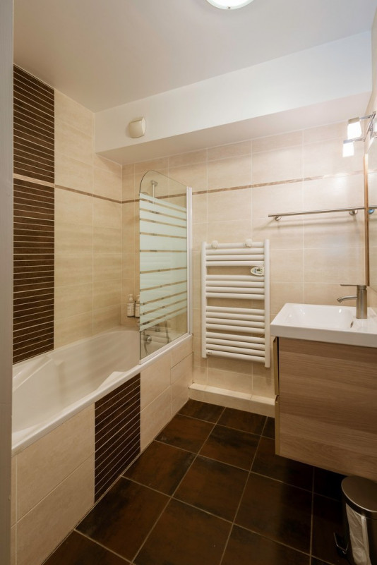 SALLE DE BAIN - APPARTEMENT ADRIEN 2 - VALLOIRE CENTRE SALLE DE BAIN - APPARTEMENT ADRIEN 2 - VALLOIRE CENTRE