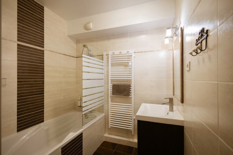 SALLE DE BAIN - APPARTEMENT ADRIEN 3 - VALLOIRE CENTRE SALLE DE BAIN - APPARTEMENT ADRIEN 3 - VALLOIRE CENTRE