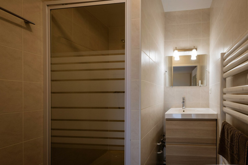 SALLE DE BAIN - APPARTEMENT ADRIEN 4 - VALLOIRE CENTRE SALLE DE BAIN - APPARTEMENT ADRIEN 4 - VALLOIRE CENTRE