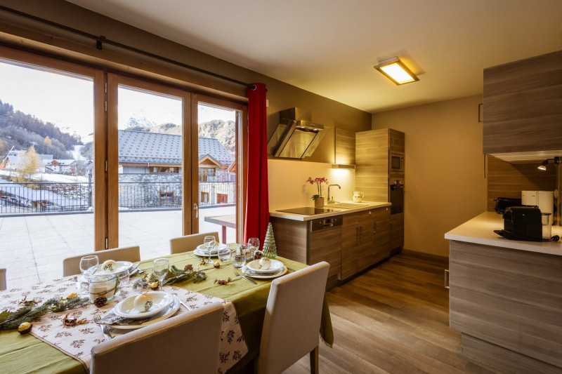 CUISINE- APPARTEMENT ADRIEN 6 - VALLOIRE CENTRE CUISINE- APPARTEMENT ADRIEN 6 - VALLOIRE CENTRE