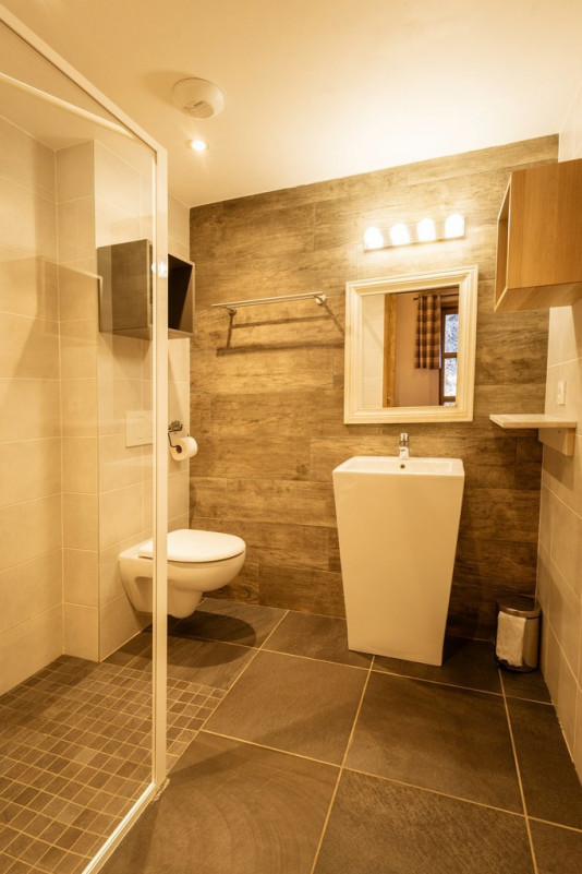 SALLE D'EAU - APPARTEMENT ADRIEN 7 - VALLOIRE CENTRE SALLE D'EAU - APPARTEMENT ADRIEN 7 - VALLOIRE CENTRE