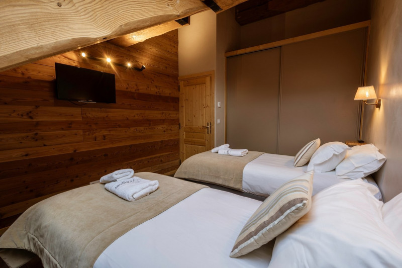 CHAMBRE - APPARTEMENT ADRIEN 8 - VALLOIRE CENTRE CHAMBRE - APPARTEMENT ADRIEN 8 - VALLOIRE CENTRE