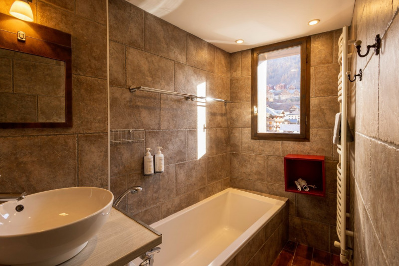 SALLE DE BAINS - APPARTEMENT ETOILE DES NEIGES 1 - VALLOIRE CENTRE SALLE DE BAINS - APPARTEMENT ETOILE DES NEIGES 1 - VALLOIRE CENTRE