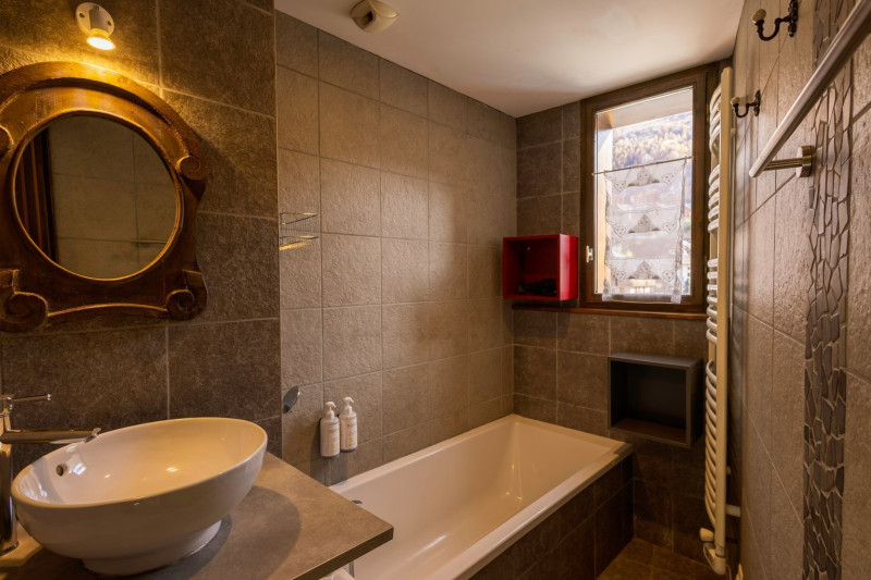 SALLE DE BAINS - APPARTEMENT ETOILE DES NEIGES 2 - VALLOIRE CENTRE SALLE DE BAINS - APPARTEMENT ETOILE DES NEIGES 2 - VALLOIRE CENTRE