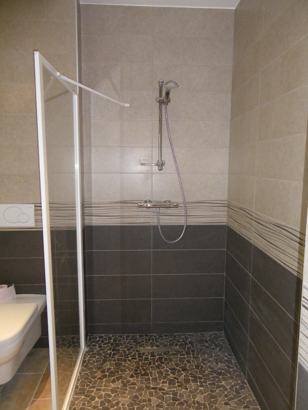 SALLE D'EAU 2 - APPARTEMENT CHALET LES PINS N° 1 - VALLOIRE CENTRE SALLE D'EAU 2 - APPARTEMENT CHALET LES PINS N° 1 - VALLOIRE CENTRE