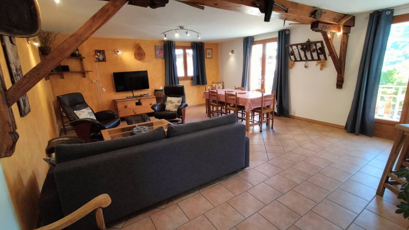 SALON - CHALET CHEZ BESSON - VALLOIRE LA BORGE - VALLOIRE RESERVATIONS SALON - CHALET CHEZ BESSON - VALLOIRE LA BORGE - VALLOIRE RESERVATIONS