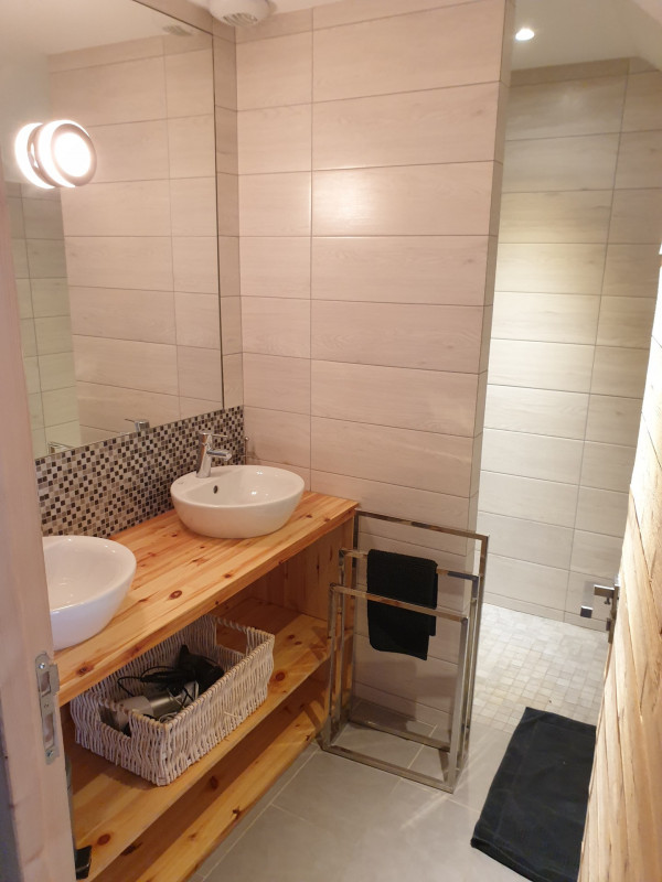 SALLE D'EAU - CHALET LUNE DES ALPES - LES CLOTS VALLOIRE SALLE D'EAU - CHALET LUNE DES ALPES - LES CLOTS VALLOIRE
