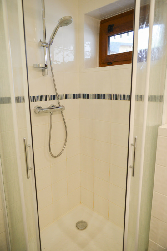 SALLE D'EAU - STUDIO STEM ROCHEBRUNE - VALLOIRE CENTRE SALLE D'EAU - STUDIO STEM ROCHEBRUNE - VALLOIRE CENTRE