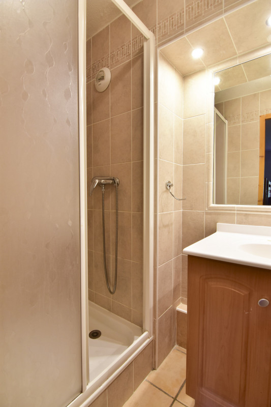 SALLE D'EAU - APPARTEMENT HAMEAU DE LA VALLEE D'OR DRYADES 207 - LES CHARBONNIERES VALLOIRE SALLE D'EAU - APPARTEMENT HAMEAU DE LA VALLEE D'OR DRYADES 207 - LES CHARBONNIERES VALLOIRE