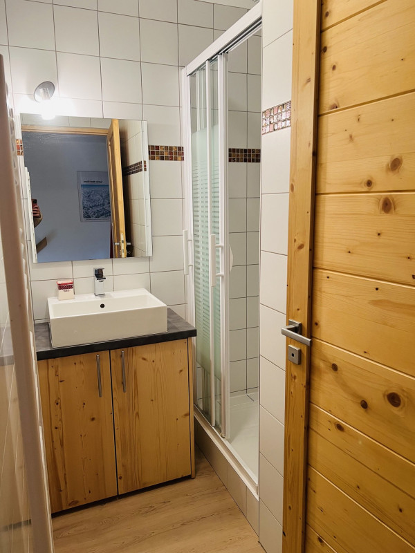 SALLE D'EAU - APPARTEMENT MAISON D'ANGELINE 3 - VALLOIRE CENTRE SALLE D'EAU - APPARTEMENT MAISON D'ANGELINE 3 - VALLOIRE CENTRE
