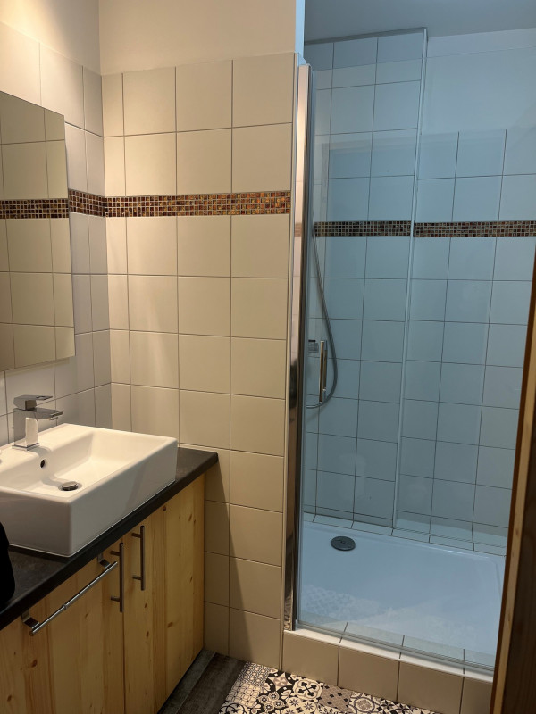 SALLE DE BAIN - APPARTEMENT MAISON D'ANGELINE 5 - VALLOIRE CENTRE SALLE DE BAIN - APPARTEMENT MAISON D'ANGELINE 5 - VALLOIRE CENTRE