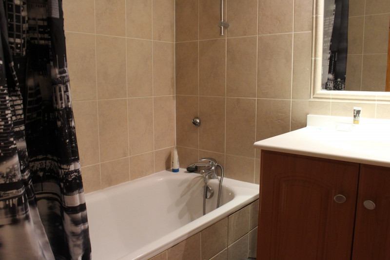 SALLE DE BAINS - APPARTEMENT HAMEAU DE LA VALLEE D'OR DRYADES 105 - LES CHARBONNIERES VALLOIRE SALLE DE BAINS - APPARTEMENT HAMEAU DE LA VALLEE D'OR DRYADES 105 - LES CHARBONNIERES VALLOIRE
