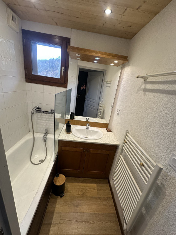 SALLE DE BAIN- APPARTEMENT BRUNEL 36 - VALLOIRE LES CHARBONNIERES SALLE DE BAIN- APPARTEMENT BRUNEL 36 - VALLOIRE LES CHARBONNIERES