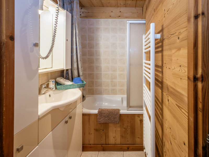SALLE DE BAINS - APPARTEMENT LA CORDEE 1 - VALLOIRE CENTRE SALLE DE BAINS - APPARTEMENT LA CORDEE 1 - VALLOIRE CENTRE
