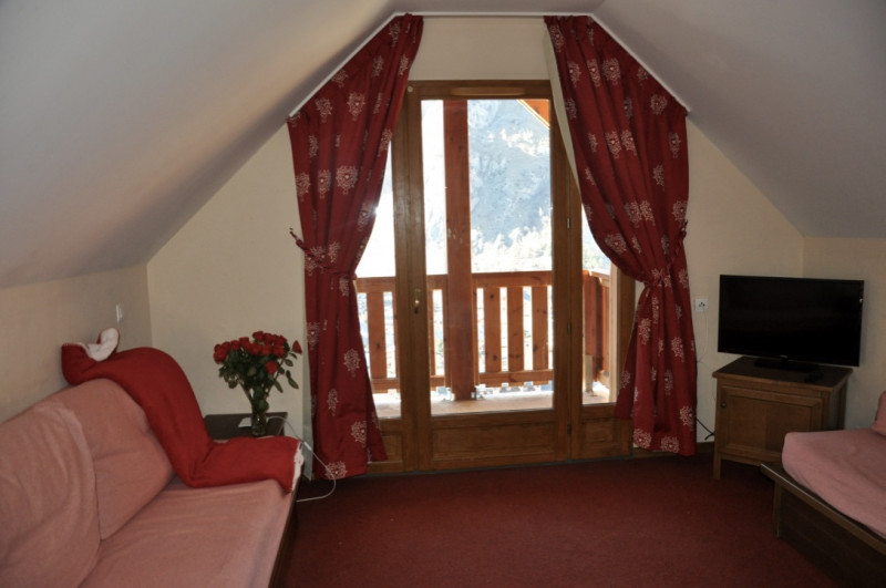 SALON - APPARTEMENT VALORIA FLYSCH 41 - VALLOIRE CHARBONNIERES - VALLOIRE RESERVATIONS SALON - APPARTEMENT VALORIA FLYSCH 41 - VALLOIRE CHARBONNIERES - VALLOIRE RESERVATIONS
