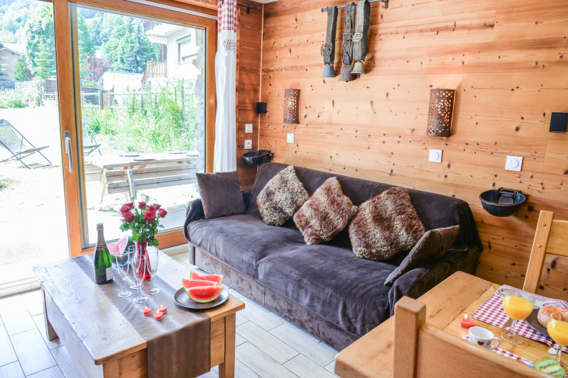 SALON - CHALET LES GENTIANES APPARTEMENT RDJ - VALLOIRE CENTRE - VALLOIRE RESERVATIONS SALON - CHALET LES GENTIANES APPARTEMENT RDJ - VALLOIRE CENTRE - VALLOIRE RESERVATIONS