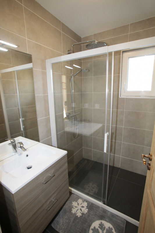 SALLE D'EAU - APPARTEMENT CHALET GRAND GALIBIER N°4- VALLOIRE LES VERNEYS 