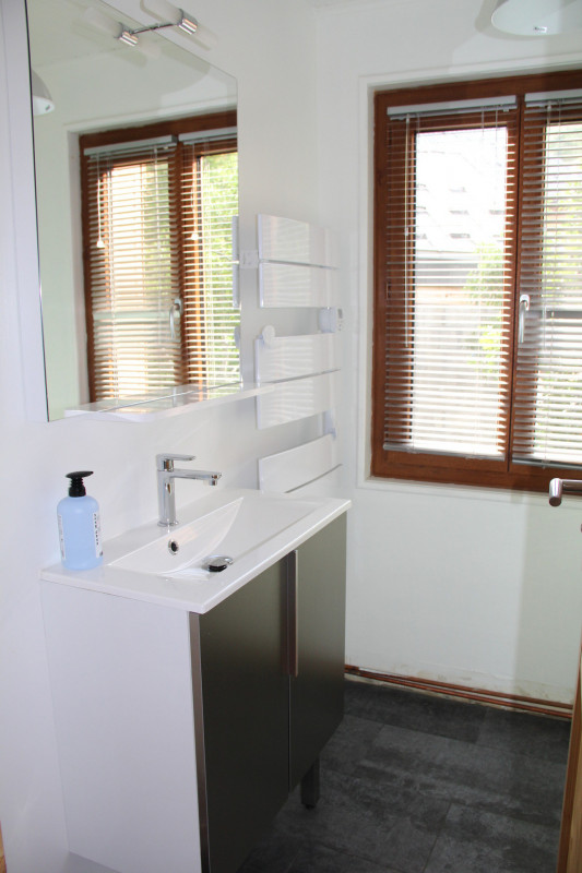 SALLE D'EAU - CHALET LES ETERLOUS - VALLOIRE CENTRE SALLE D'EAU - CHALET LES ETERLOUS - VALLOIRE CENTRE