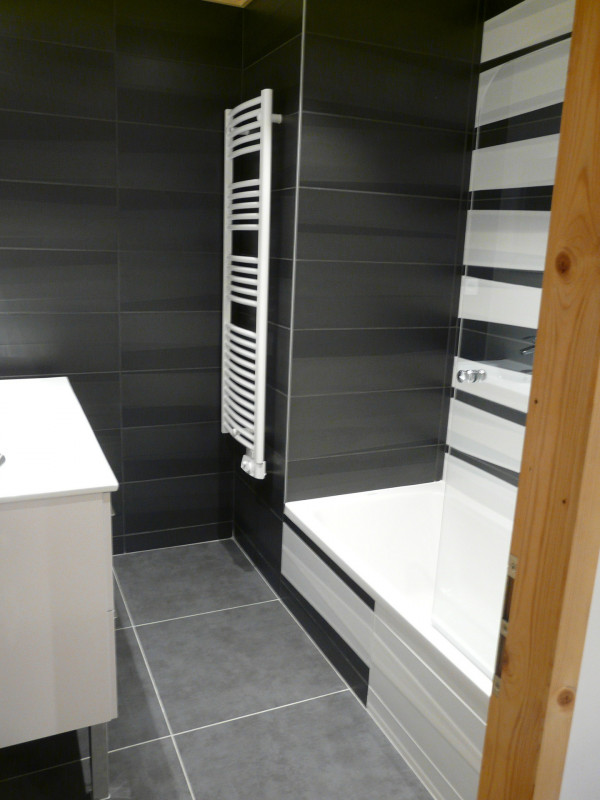 SALLE DE BAIN - APPARTEMENT CHEZ LEONIE - VALLOIRE LES VERNEYS SALLE DE BAIN - APPARTEMENT CHEZ LEONIE - VALLOIRE LES VERNEYS