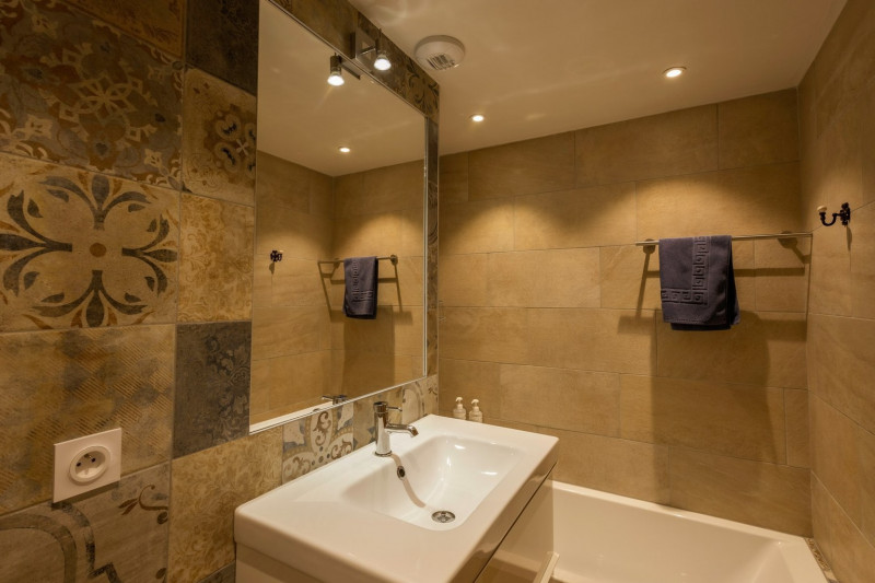 SALLE DE BAINS - APPARTEMENT ETOILE DES NEIGES 7 - VALLOIRE CENTRE SALLE DE BAINS - APPARTEMENT ETOILE DES NEIGES 7 - VALLOIRE CENTRE