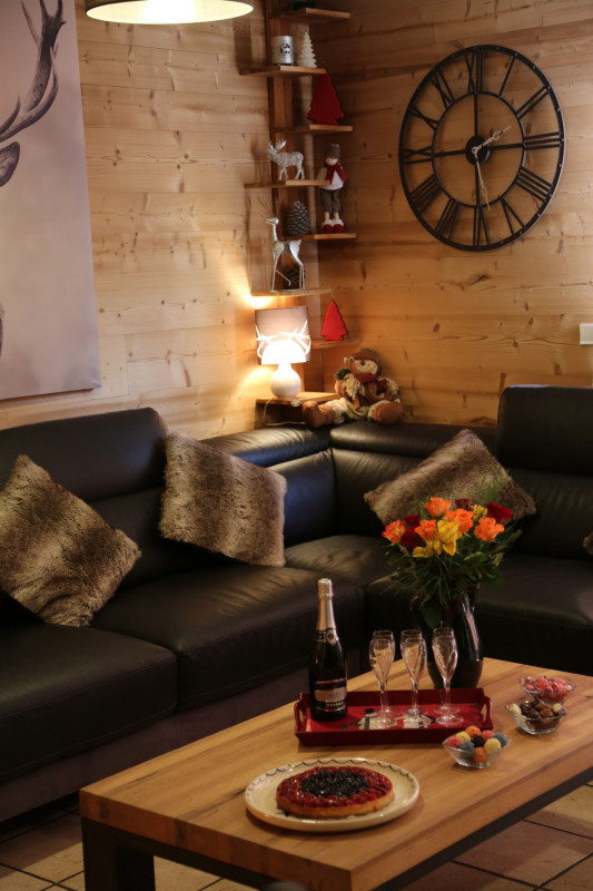 SALON - CHALET EPINETTE - VALLOIRE LES CHOSEAUX SALON - CHALET EPINETTE - VALLOIRE LES CHOSEAUX