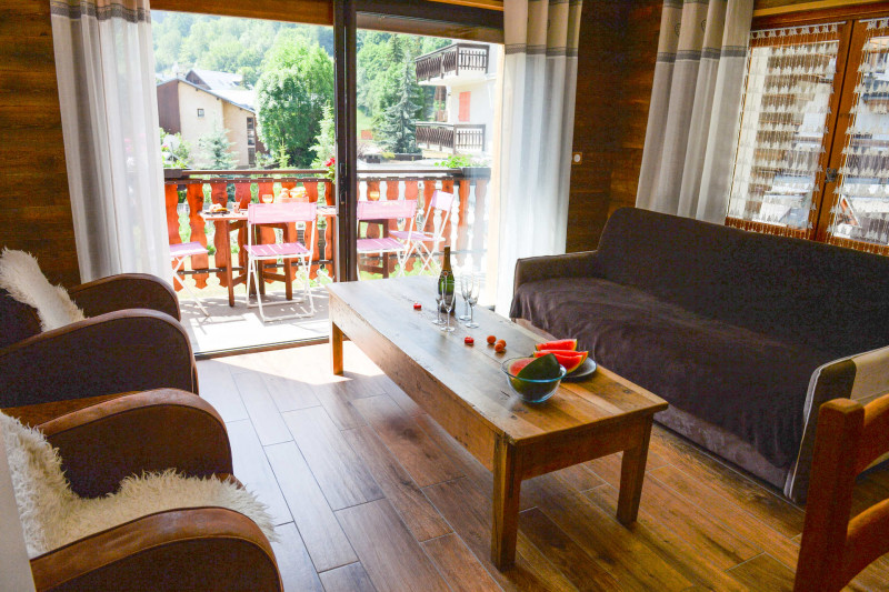 SALON - CHALET LES GENTIANES APPARTEMENT 2 - VALLOIRE CENTRE - VALLOIRE RESERVATIONS SALON - CHALET LES GENTIANES APPARTEMENT 2 - VALLOIRE CENTRE - VALLOIRE RESERVATIONS