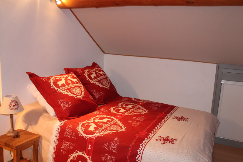 CHAMBRE - APPARTEMENT LES EGLANTIERS - LE PONTET VALLOIRE CHAMBRE - APPARTEMENT LES EGLANTIERS - LE PONTET VALLOIRE