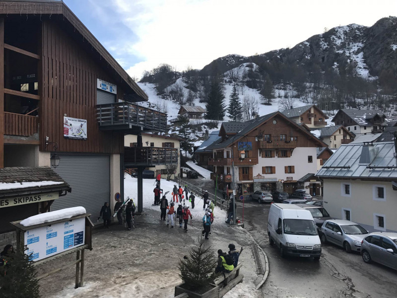 VUE AU PIED DE LA TELECABINE - APPARTEMENT EMILIENNE N°3 - VALLOIRE CENTRE VUE AU PIED DE LA TELECABINE - APPARTEMENT EMILIENNE N°3 - VALLOIRE CENTRE
