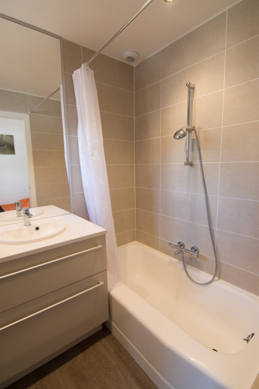 SALLE DE BAINS - APPARTEMENT RAPIN 32 - VALLOIRE CENTRE SALLE DE BAINS - APPARTEMENT RAPIN 32 - VALLOIRE CENTRE