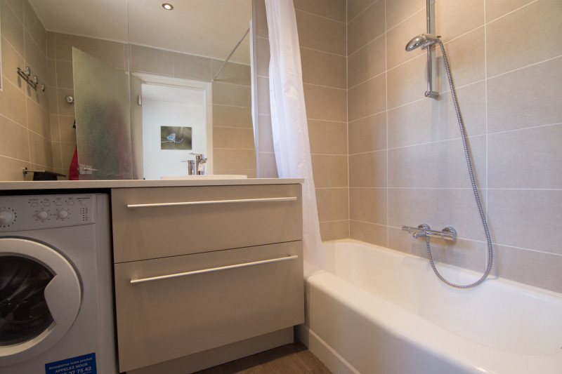 SALLE DE BAINS - APPARTEMENT RAPIN 32 - VALLOIRE CENTRE SALLE DE BAINS - APPARTEMENT RAPIN 32 - VALLOIRE CENTRE
