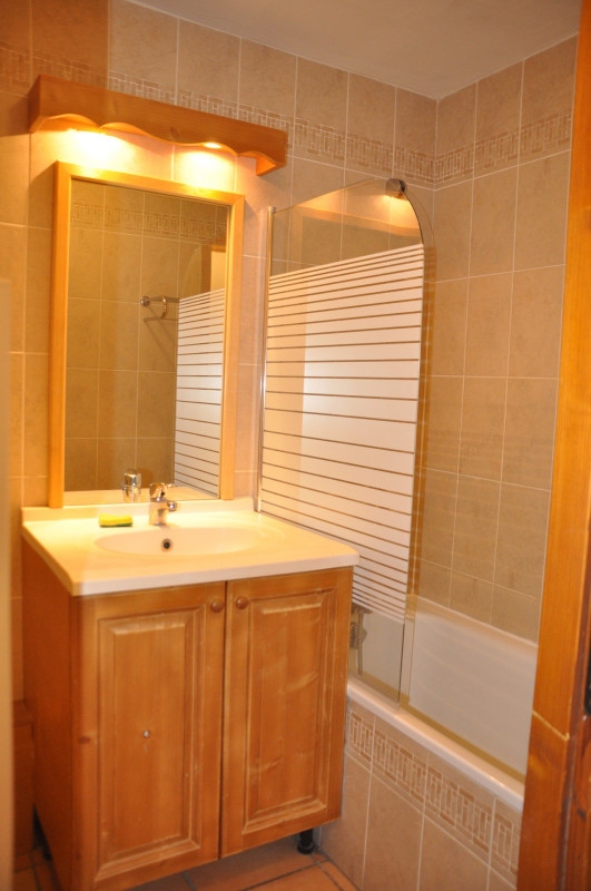 SALLE DE BAINS - GENTIANE 102 APPARTEMENT HAMEAU DE LA VALLEE D'OR - LES CHARBONNIERES VALLOIRE SALLE DE BAINS - GENTIANE 102 APPARTEMENT HAMEAU DE LA VALLEE D'OR - LES CHARBONNIERES VALLOIRE