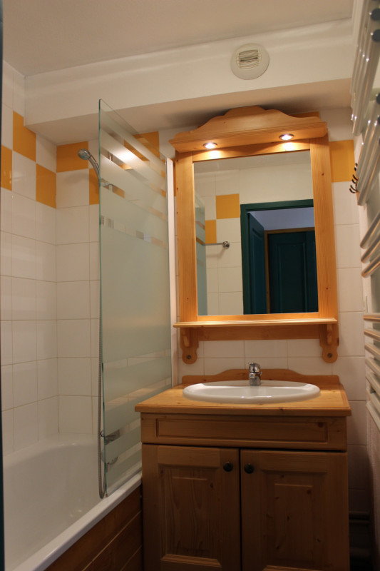 SALLE DE BAIN - APPARTEMENT CHALETS GALIBIER 2 N° 322 - MOULIN BENJAMIN - VALLOIRE SALLE DE BAIN - APPARTEMENT CHALETS GALIBIER 2 N° 322 - MOULIN BENJAMIN - VALLOIRE