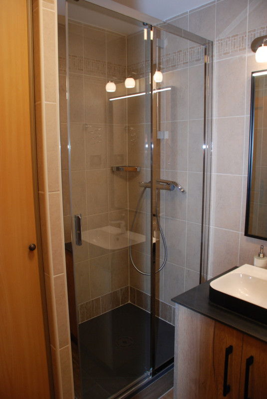 SALLE D'EAU - APPARTEMENT CHALETS DE LA VALLEE D'OR EDELWEISS 101 - LES CHARBONNIERES VALLOIRE SALLE D'EAU - APPARTEMENT CHALETS DE LA VALLEE D'OR EDELWEISS 101 - LES CHARBONNIERES VALLOIRE