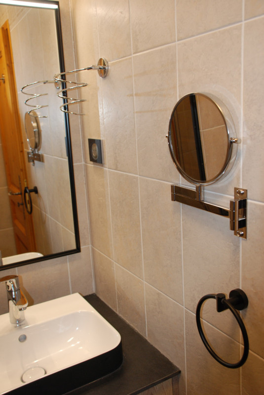 SALLE D'EAU - APPARTEMENT CHALETS DE LA VALLEE D'OR EDELWEISS 101 - LES CHARBONNIERES VALLOIRE SALLE D'EAU - APPARTEMENT CHALETS DE LA VALLEE D'OR EDELWEISS 101 - LES CHARBONNIERES VALLOIRE