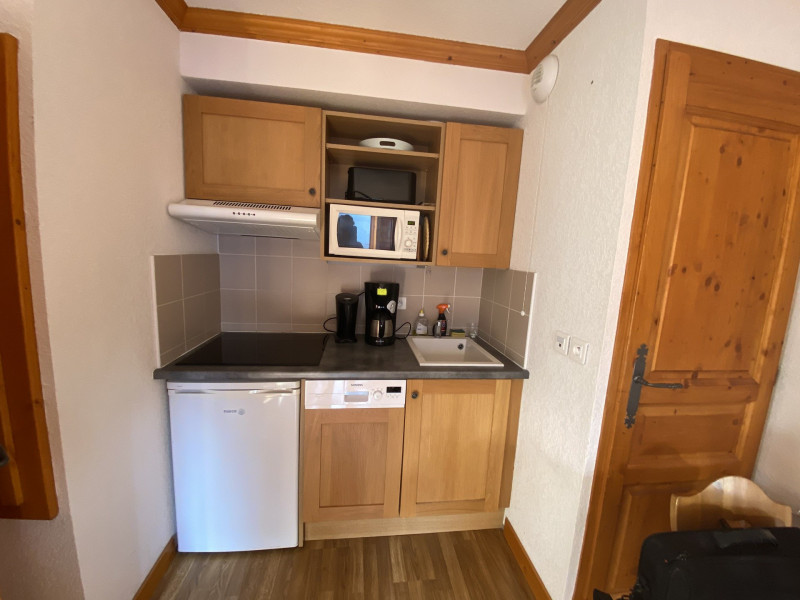 CUISINE - APPARTEMENT PENSEE 201 CHALETS DE LA VALLEE D'OR - VALLOIRE LES CHARBONNIERES