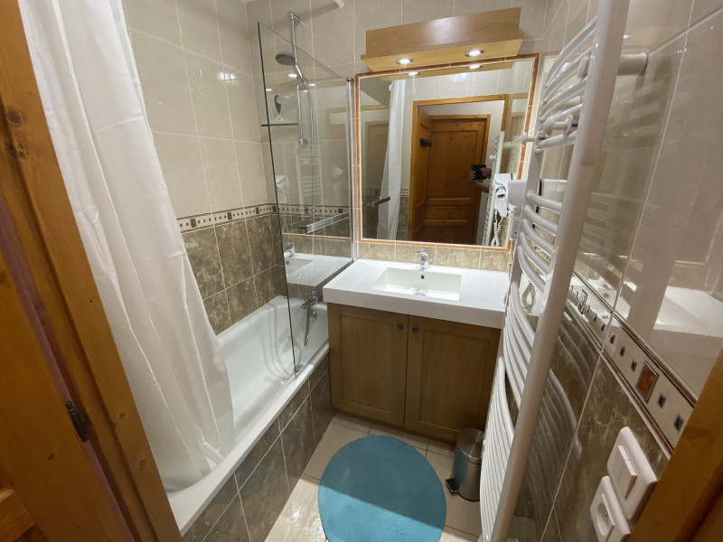 SALLE DE BAINS - APPARTEMENT PENSEE 201 CHALETS DE LA VALLEE D'OR - VALLOIRE LES CHARBONNIERES SALLE DE BAINS - APPARTEMENT PENSEE 201 CHALETS DE LA VALLEE D'OR - VALLOIRE LES CHARBONNIERES